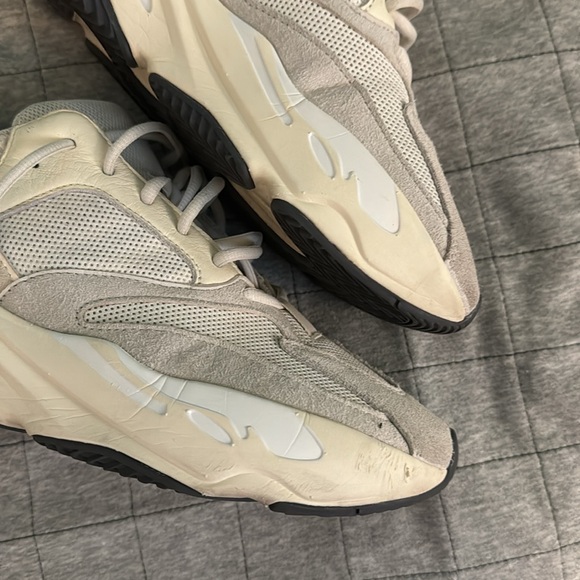 Yeezy 700 V1 Analog - Picture 6 of 9